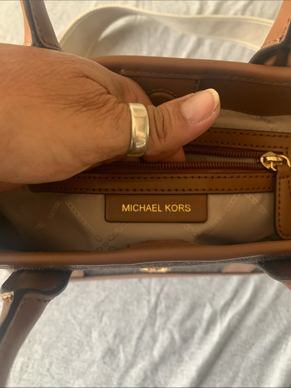 Michael Kors crossbody - Picture 7 of 8